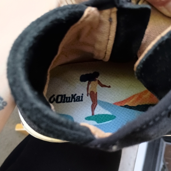 Olukai Stylish Black High-Top Sneakers_10 - Picture 7 of 8